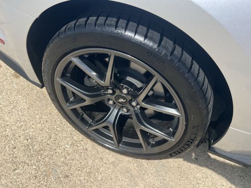 Used 2018 Ford Mustang GT Premium w/ Performance Package - Level 2 RWD image 4