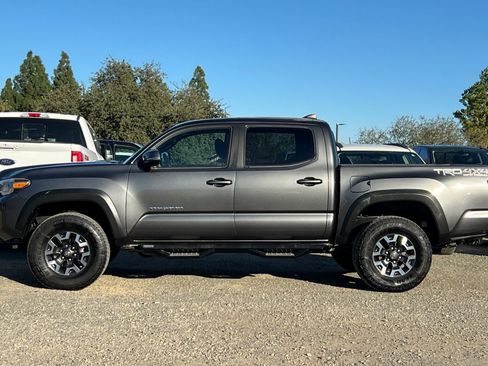 Used 2016 Toyota Tacoma TRD Off-Road image 7