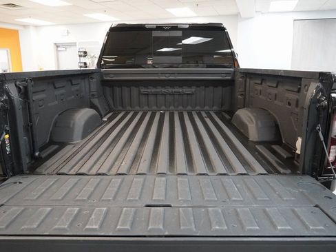 Used 2022 GMC Sierra 2500 Denali w/ Denali Black Diamond Edition image 15