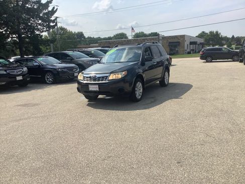 Used 2013 Subaru Forester 2.5X Premium w/ Popular Pkg 2 AWD/4WD image 4
