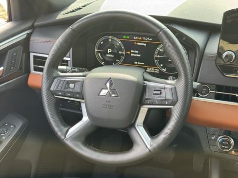 Used 2025 Mitsubishi Outlander image 17