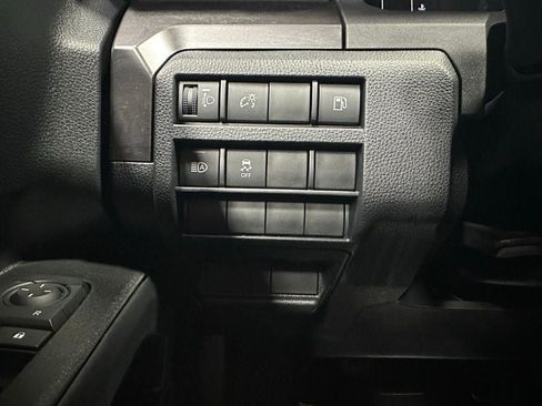 Used 2025 Toyota 4Runner SR5 AWD/4WD image 17