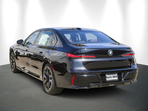 New 2026 BMW 740i w/ Premium Package RWD image 4