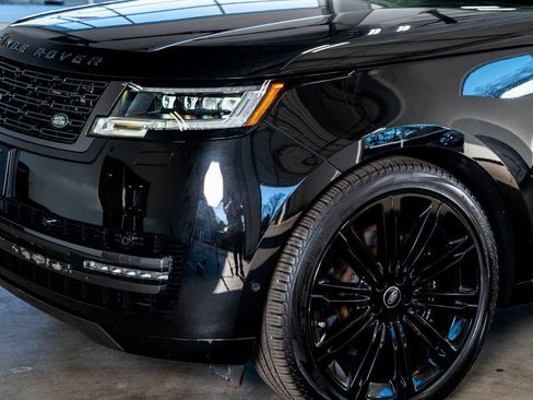 Used 2024 Land Rover Range Rover Autobiography image 12