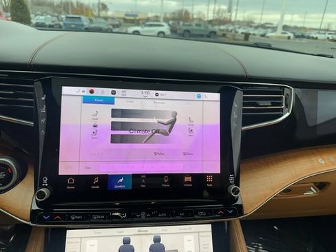 Used 2022 Jeep Grand Wagoneer Series III w/ Flexible Seating Group image 30