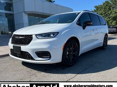 New 2026 Chrysler Pacifica Limited w/ S Appearance Package