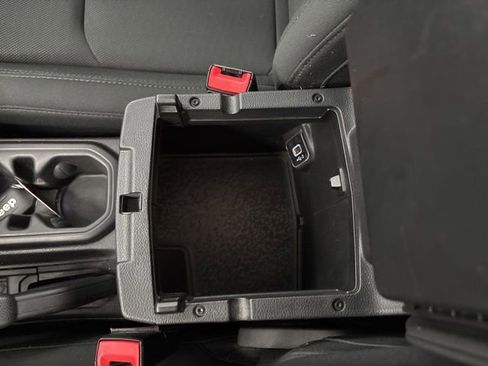 Used 2019 Jeep Wrangler Unlimited Sahara AWD/4WD image 46