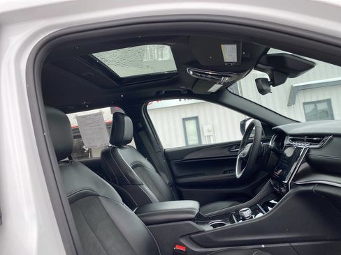 Used 2024 Jeep Grand Cherokee Altitude image 20