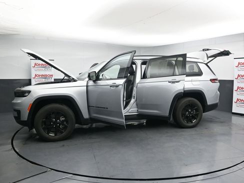 Used 2024 Jeep Grand Cherokee L Laredo AWD/4WD image 39