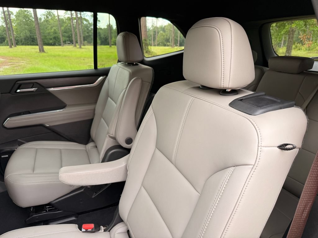 Used 2026 GMC Acadia Elevation w/ Elevation Premium Package FWD image 29