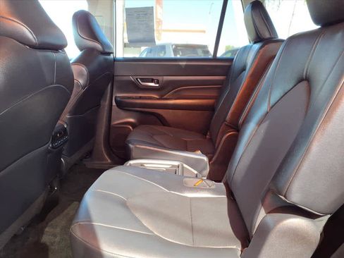 Used 2025 Toyota Grand Highlander AWD image 20