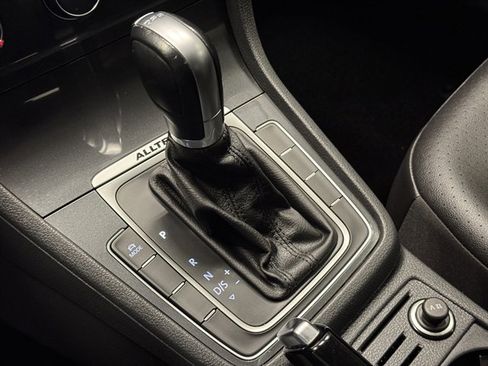 Used 2019 Volkswagen Golf Alltrack S image 21