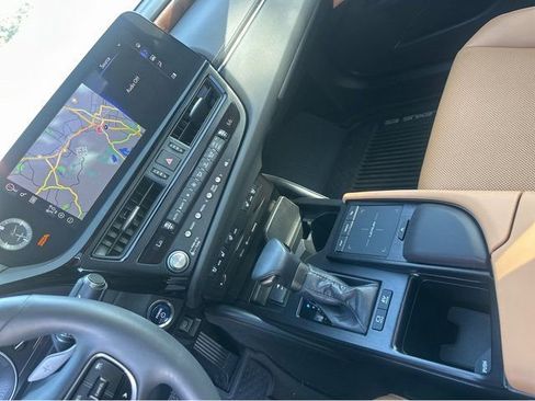 Used 2022 Lexus ES 300h w/ Premium Package image 31