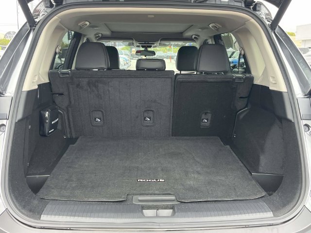 Used 2023 Nissan Rogue SV w/ SV Premium B Package FWD image 21