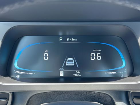 Used 2025 Hyundai Elantra Sport image 11