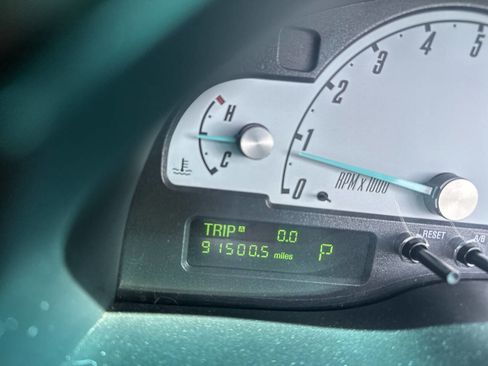 Used 2002 Ford Thunderbird Deluxe image 16