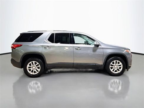 Used 2021 Chevrolet Traverse LT image 6