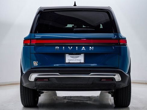 Used 2023 Rivian R1S Launch Edition image 8