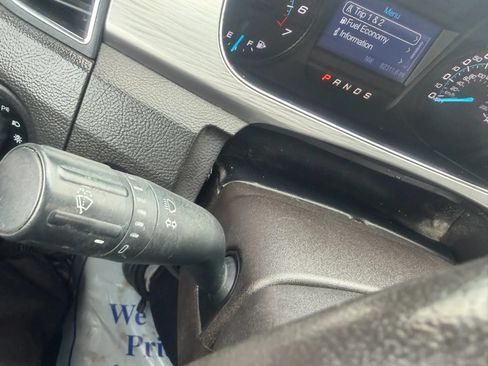 Used 2015 Ford Taurus SEL FWD image 22