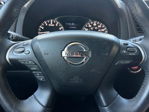 Used 2019 Nissan Pathfinder SV AWD/4WD image 24