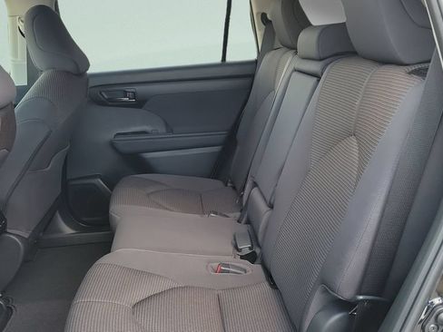 Certified 2023 Toyota Highlander LE FWD image 10