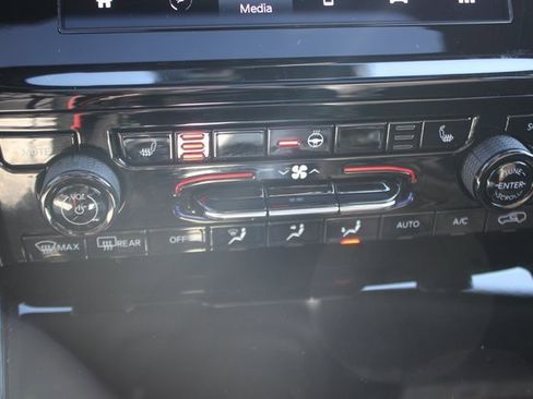 Used 2023 Jeep Grand Cherokee Altitude image 8