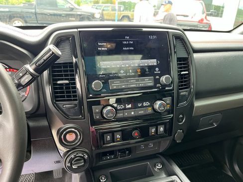 Used 2024 Nissan Titan PRO-4X w/ Pro-4x Convenience Package AWD/4WD image 12