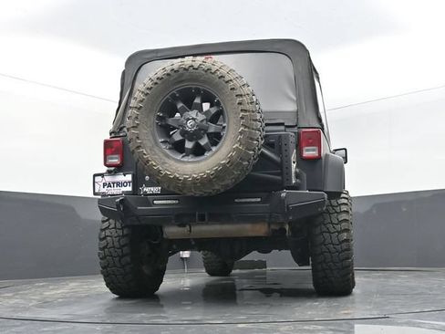 Used 2012 Jeep Wrangler Unlimited Sahara AWD/4WD image 46