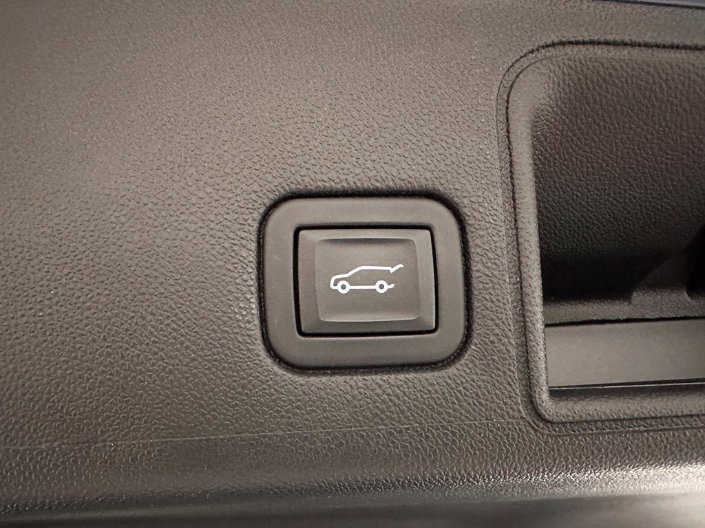 Used 2024 GMC Terrain SLT FWD image 22