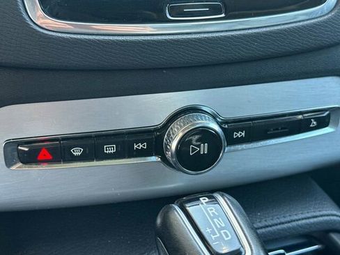 Used 2017 Volvo XC90 T6 Momentum w/ Vision Package image 26