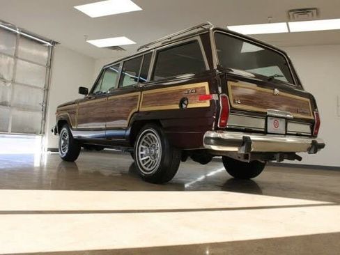 Used 1989 Jeep Grand Wagoneer image 14