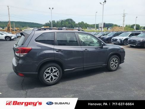 Used 2023 Subaru Forester Premium AWD/4WD image 4