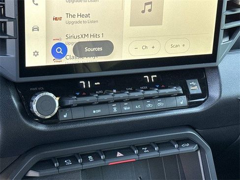 Used 2025 Toyota Tundra Limited image 21