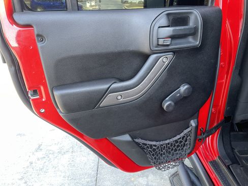 Used 2014 Jeep Wrangler Unlimited Sport image 27