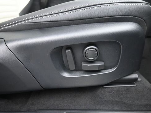 Used 2025 Land Rover Discovery Sport Dynamic SE image 11