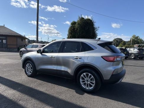Used 2022 Ford Escape SE w/ Convenience Package AWD/4WD image 3