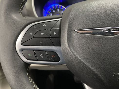 Used 2024 Chrysler Pacifica Touring-L FWD image 20