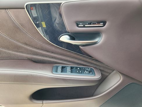 Used 2018 Lexus LS 500 w/ Interior Upgrade Package RWD image 29