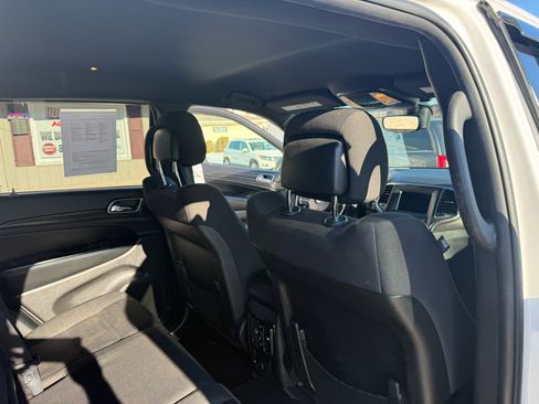 Used 2018 Jeep Grand Cherokee Laredo image 48