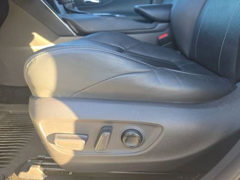 Certified 2021 Toyota Venza Limited image 29