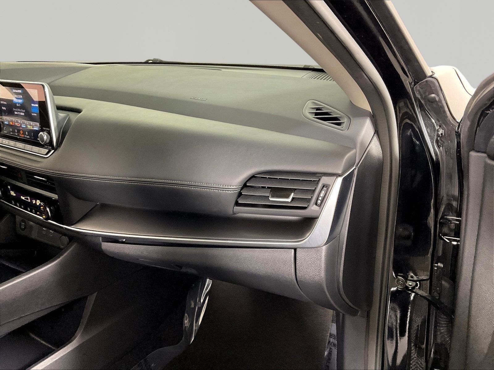 Certified 2026 Nissan Rogue SV FWD image 25