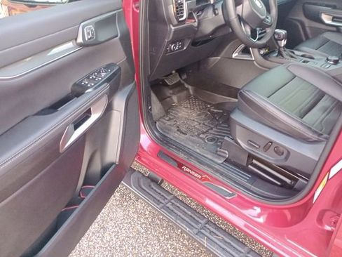 Used 2025 Ford Ranger Lariat w/ FX4 Off-Road Package image 17