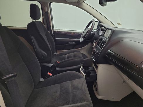 Used 2019 Dodge Grand Caravan SE FWD image 21