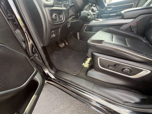 Used 2024 RAM 1500 Laramie AWD/4WD image 11