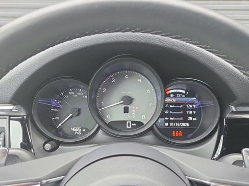 Certified 2025 Porsche Macan S image 10