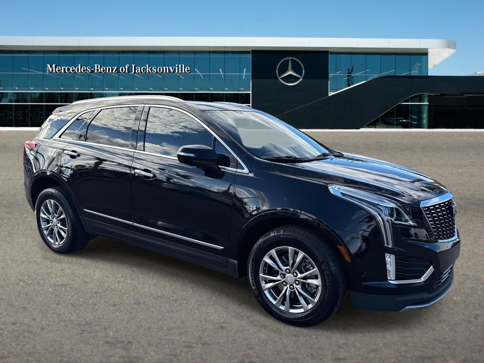 Used 2022 Cadillac XT5 Premium Luxury w/ Technology Package FWD image 1