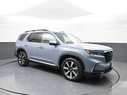 Used 2023 Honda Pilot Touring image 4