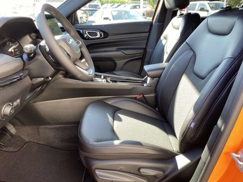 New 2026 Jeep Compass Latitude AWD/4WD image 14