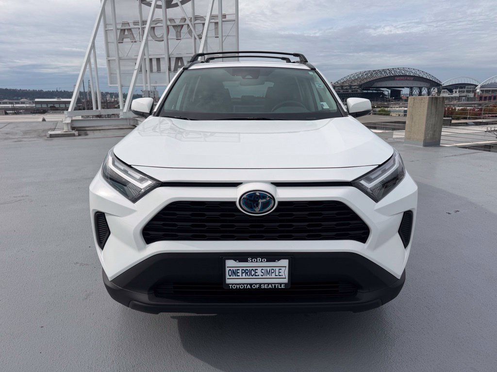 Used 2022 Toyota RAV4 XLE w/ Convenience Package AWD/4WD image 8