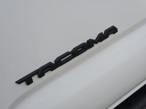 Used 2023 Toyota Tacoma TRD Off-Road AWD/4WD image 11